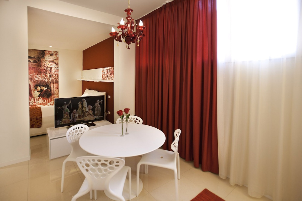 Opera Relais De Charme 43/72