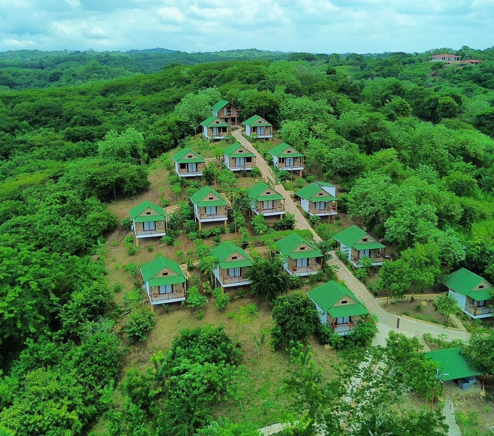 Eco Hotel Summer Usiacuri 42/47