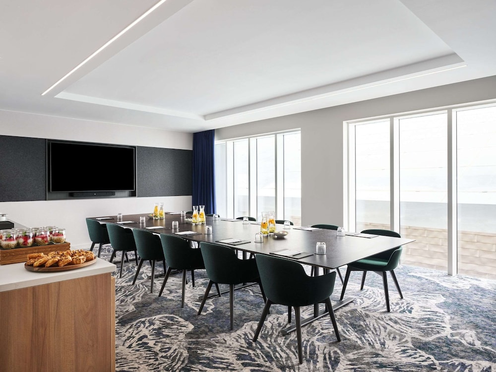 Hyatt Regency London Stratford 40/50
