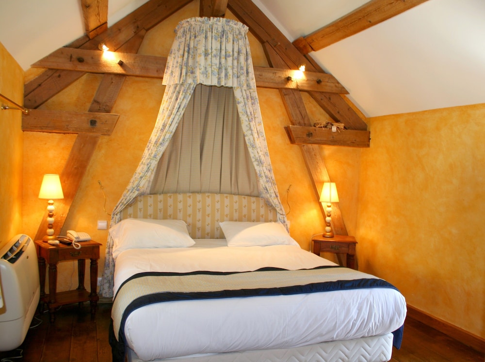 Chateau de Challanges 22/70