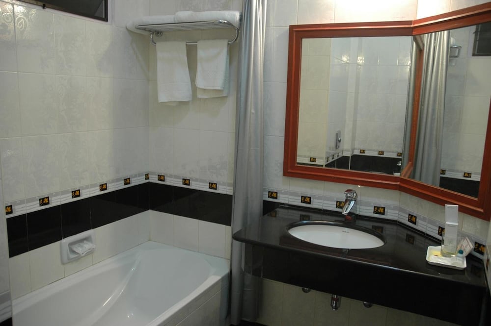 Hotel Gnanam 47/49