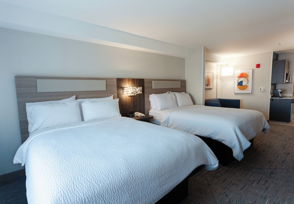 Suite, 2 Queen Beds, Sofa