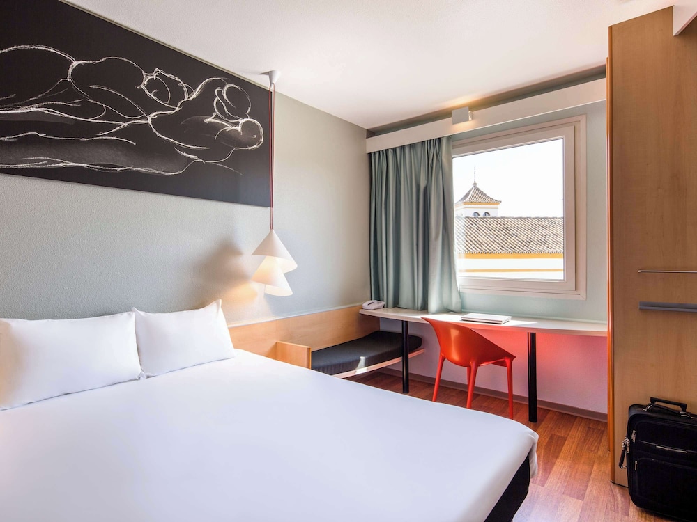 ROOM, DOUBLE BED