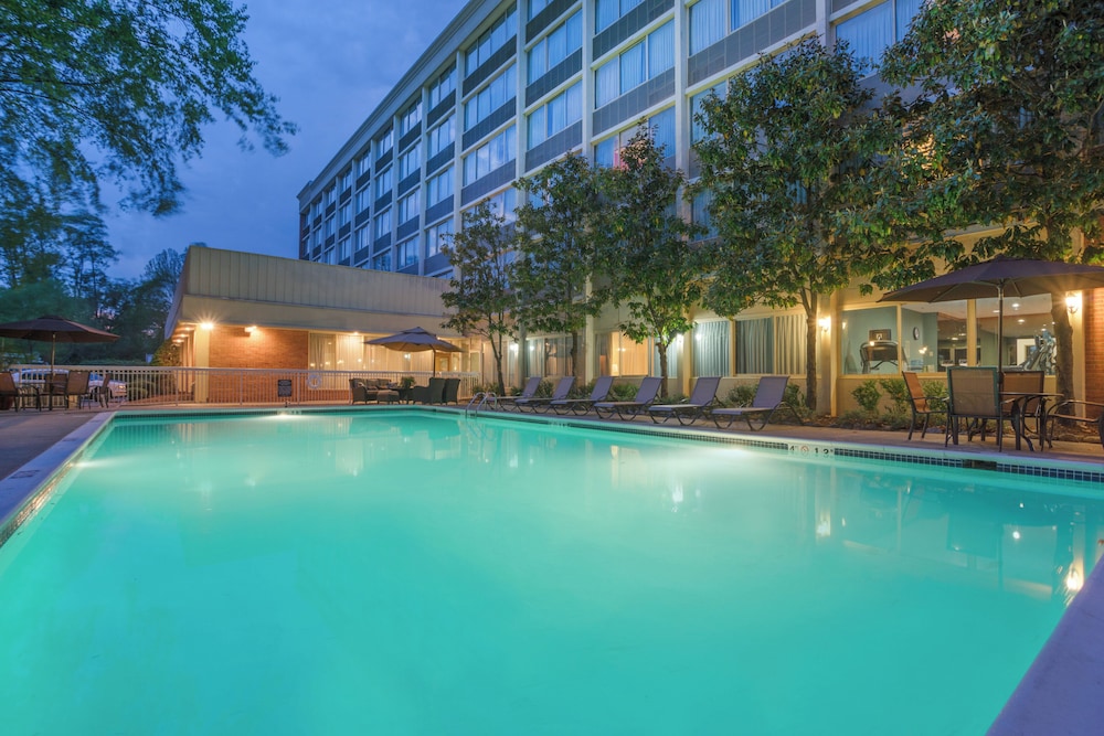 HOLIDAY INN CHARLOTTESVILLE-MONTICELLO 4/45