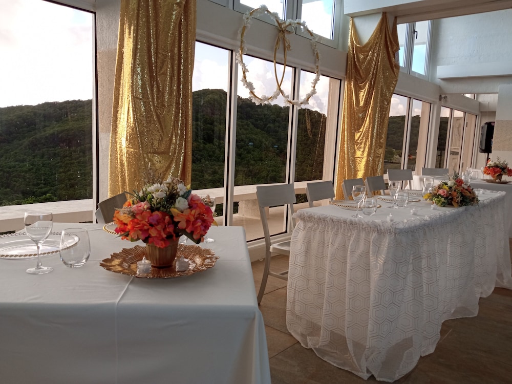 SPRING HOUSE BEQUIA 33/50