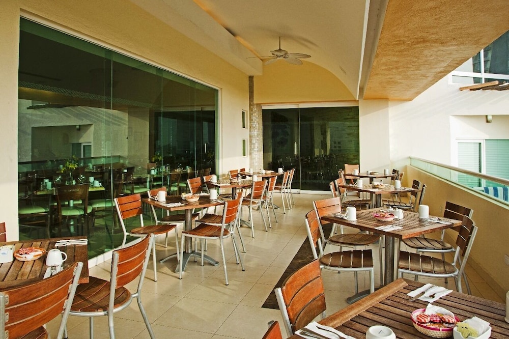 Artisan Family Hotels & Resort Collection Playa Esmeralda 62/79