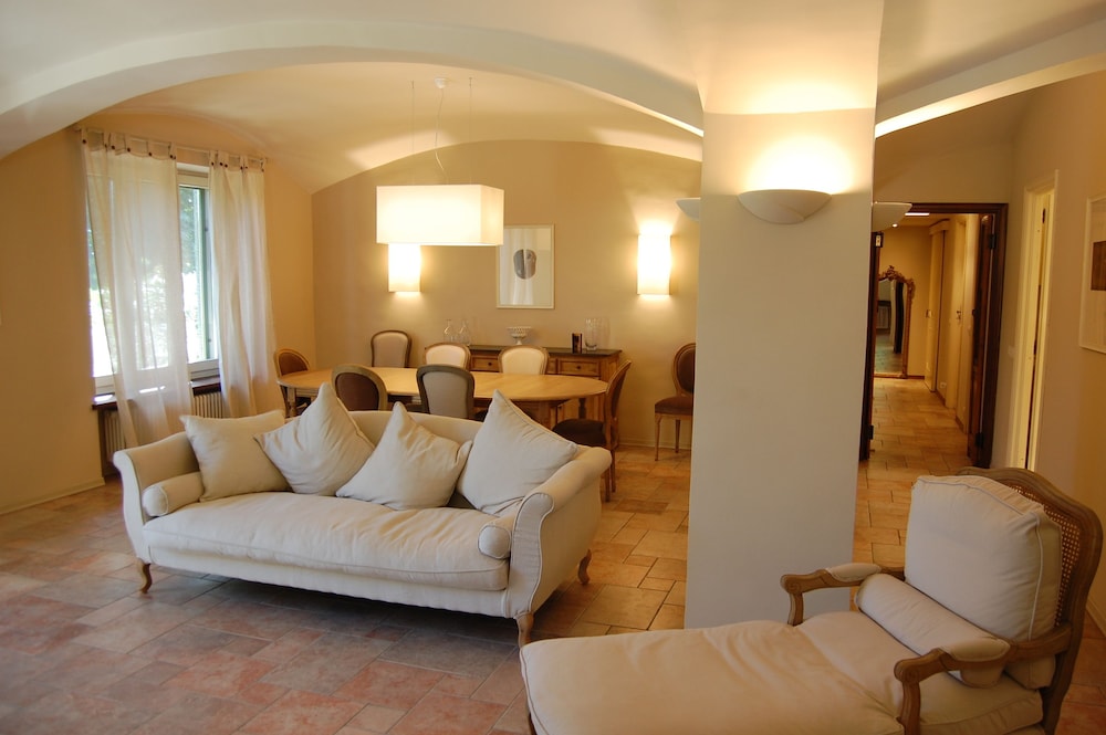 Le Serre Suites and Apartments 18/34
