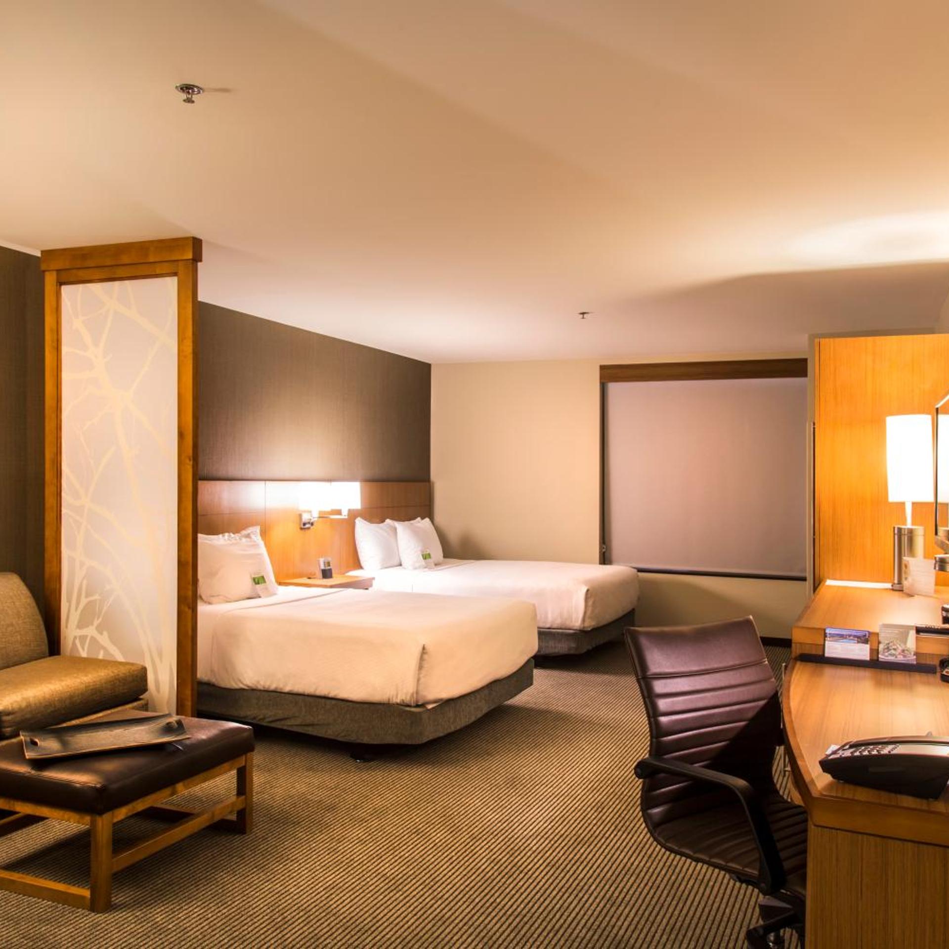 Room, 2 Queen Beds, Sofa, High Floor