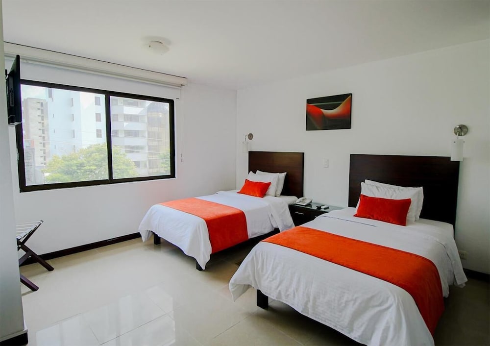 Hotel Pinares Plaza 10/22