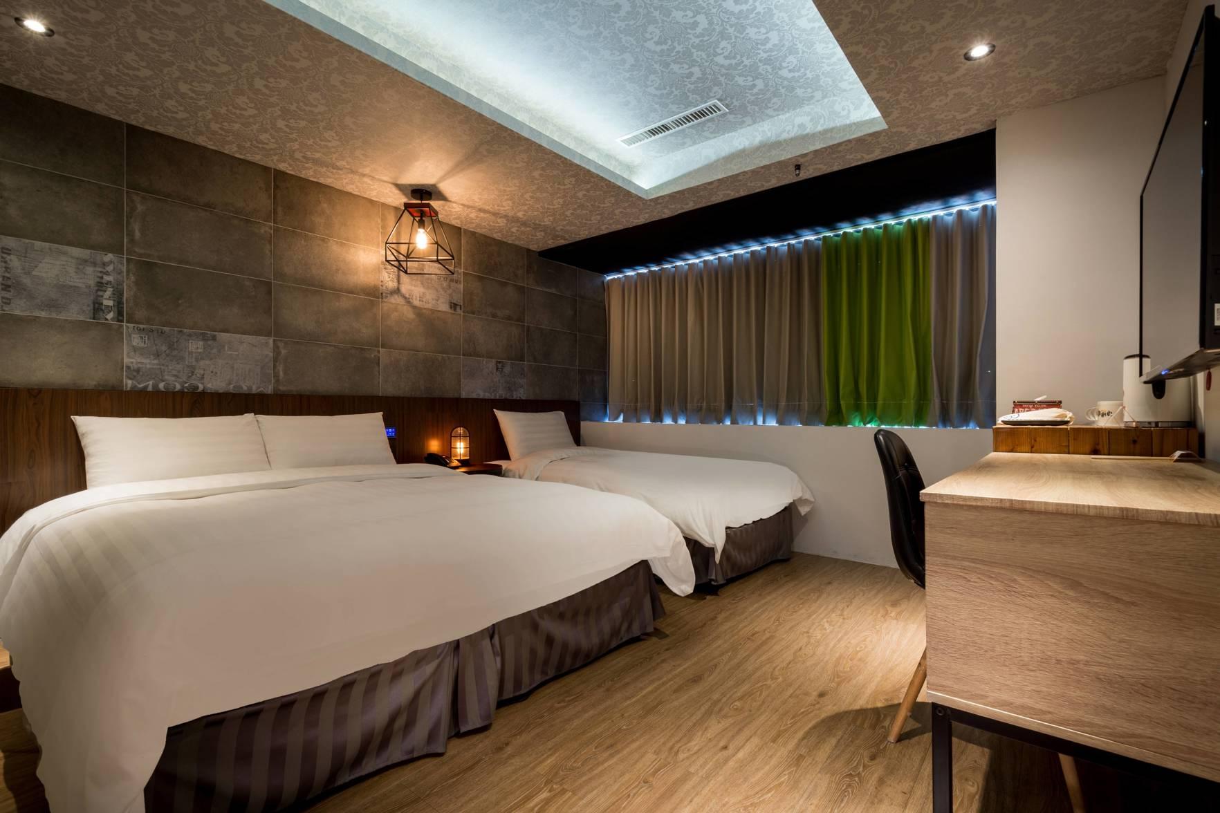 Room, Triple
