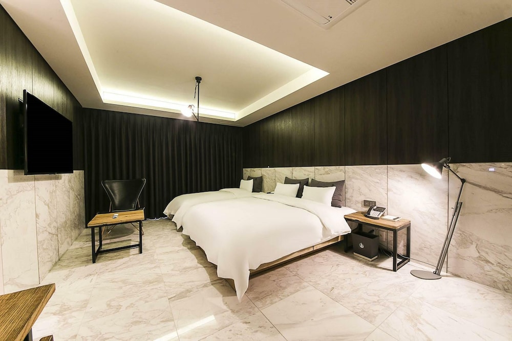 ROYAL, SUITE, TWIN BEDS