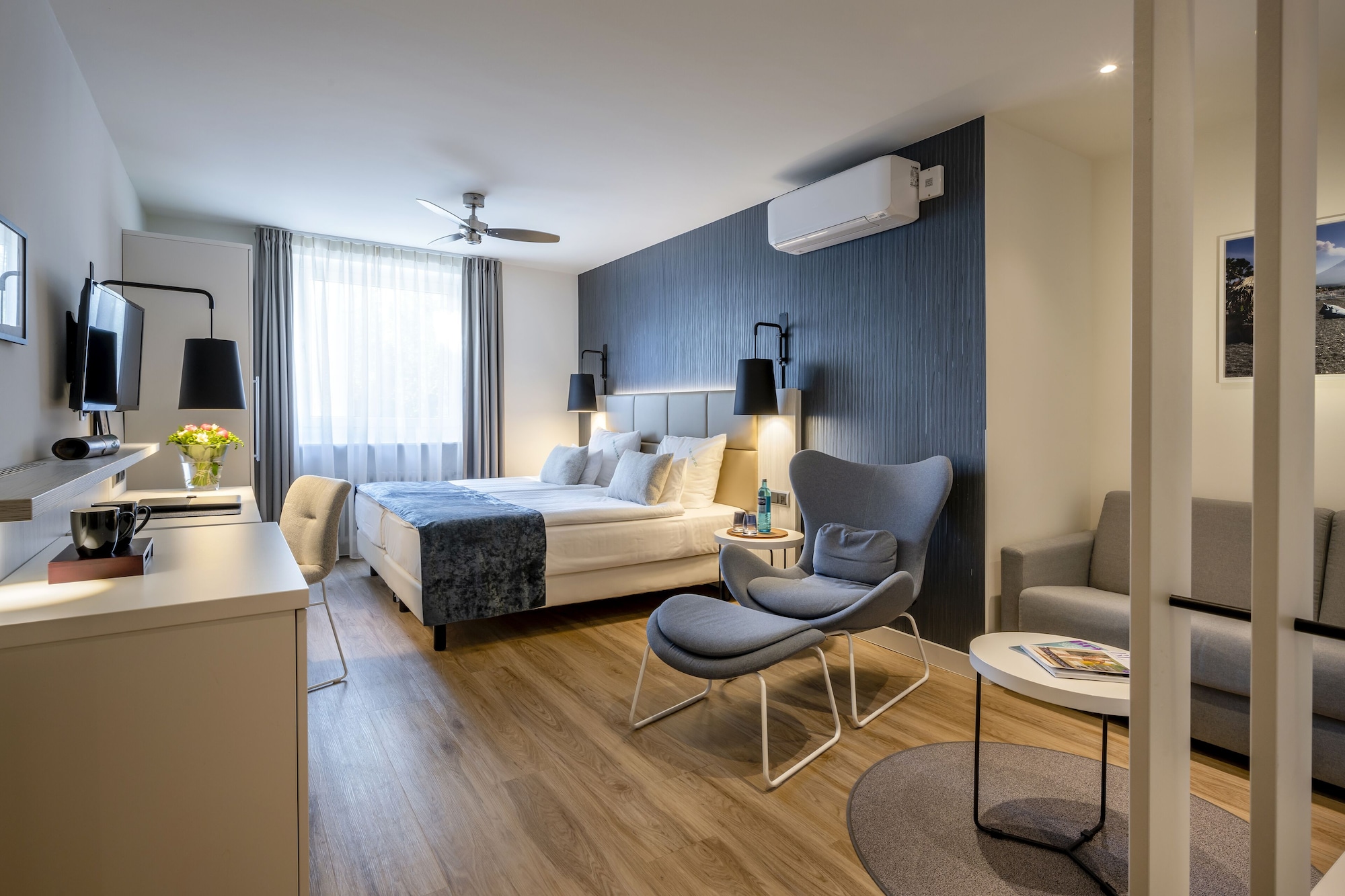 BUSINESS, DOUBLE BED