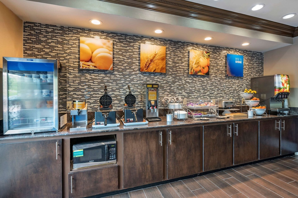 Comfort Inn & Suites Cincinnati Uptown Clifton 8/45