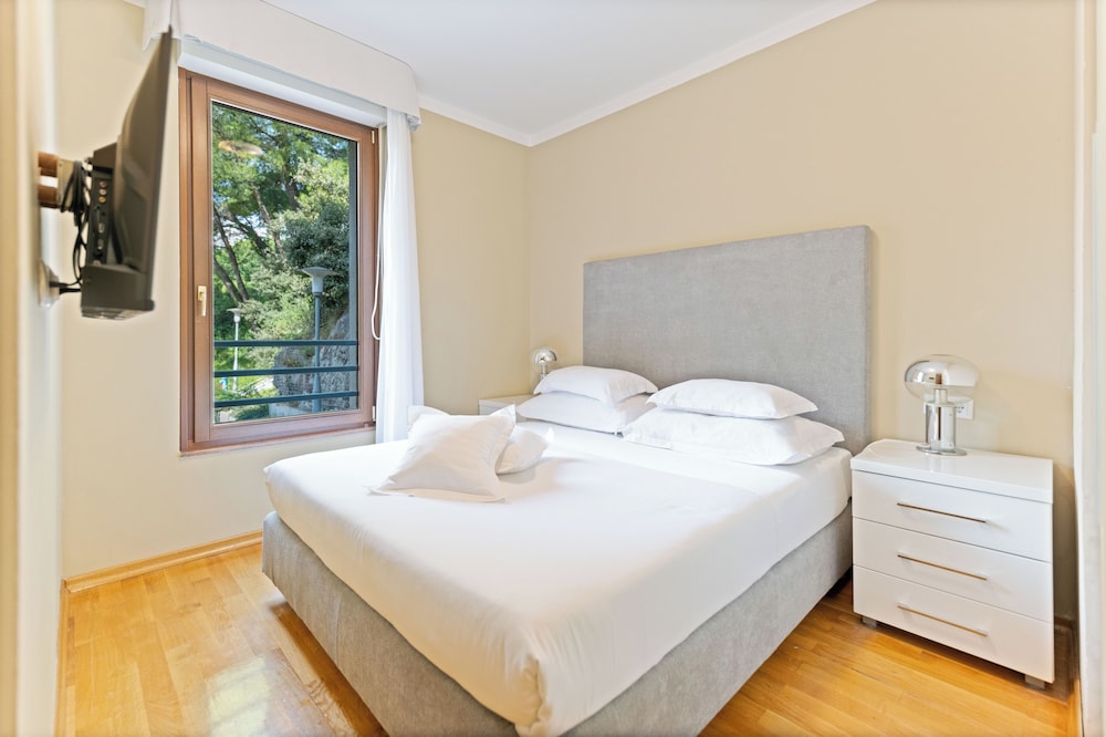 2 BEDROOMS, APARTMENT, BALCONY