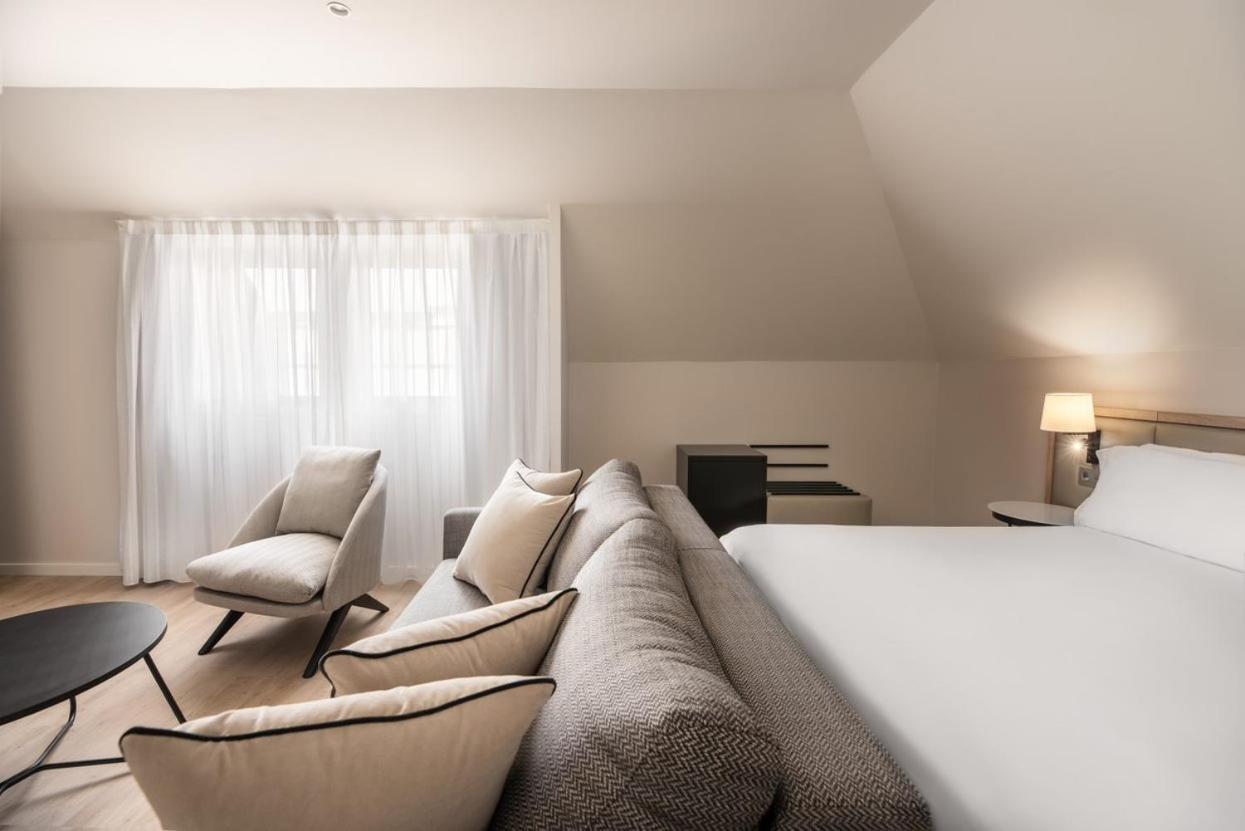 Premium, Queen Bed
