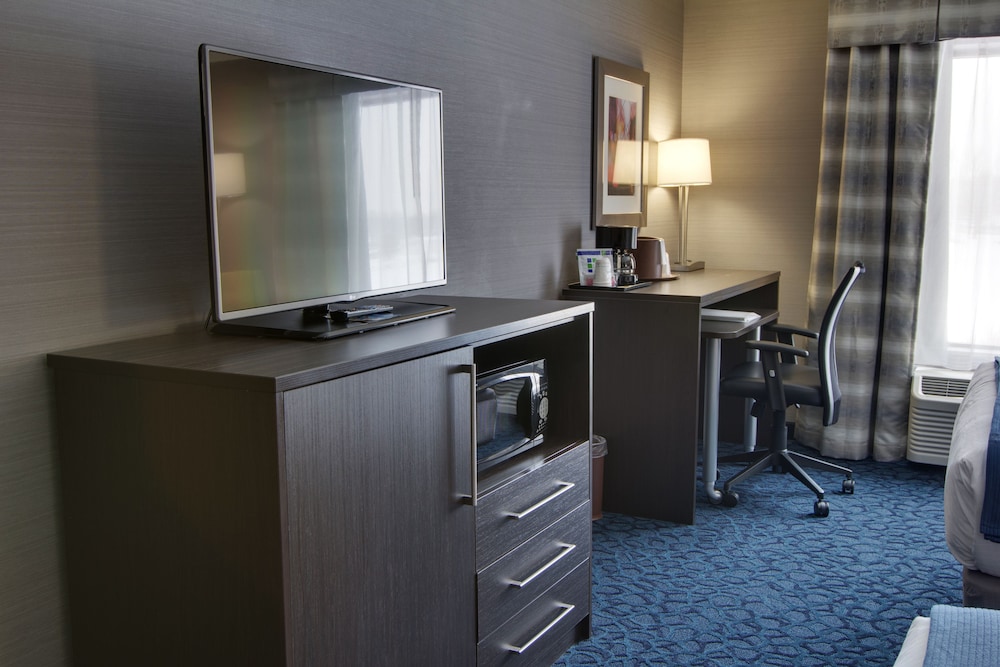 HOLIDAY INN EXPRESS SUITES SIDNEY 55/60