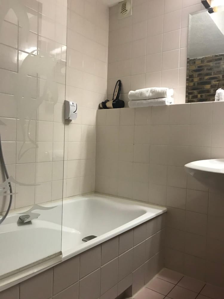 HOTEL AUX TROIS ROSES 54/54
