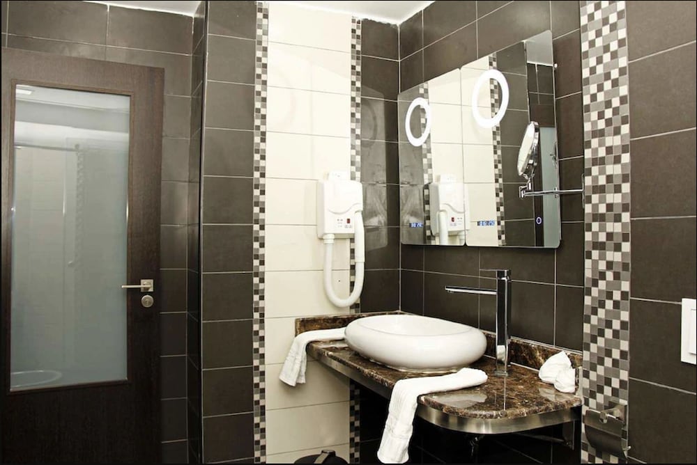 Le Pacha Hotel 47/50