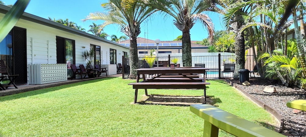 PACIFIC PALMS MOTOR INN 59/64