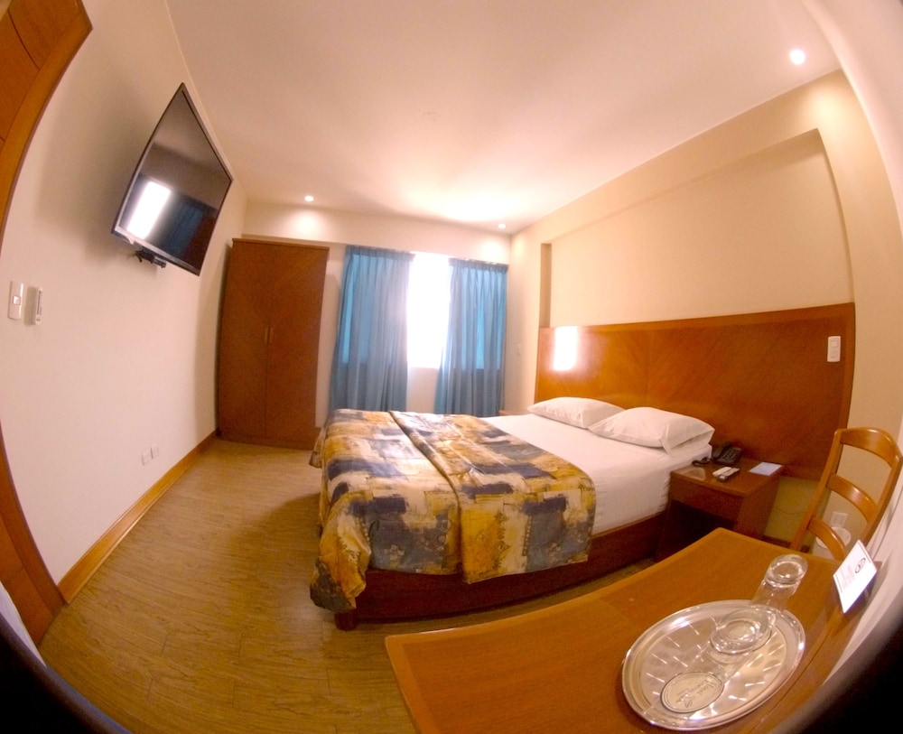 EXECUTIVE, QUEEN BED