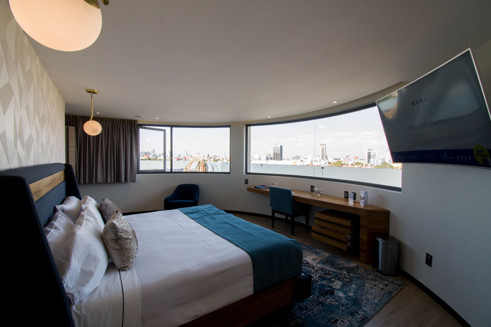 Presidential, Suite, King Bed 2/5