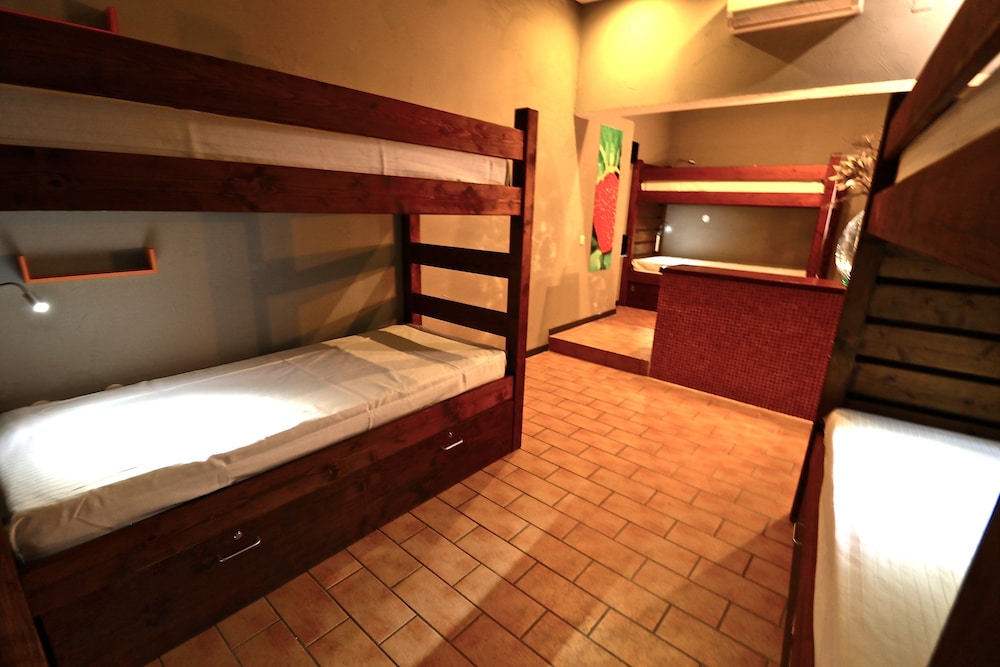 Lost & Found Hostel & Suites 14/35