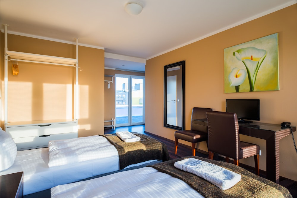 Apple City Hotel 8/33