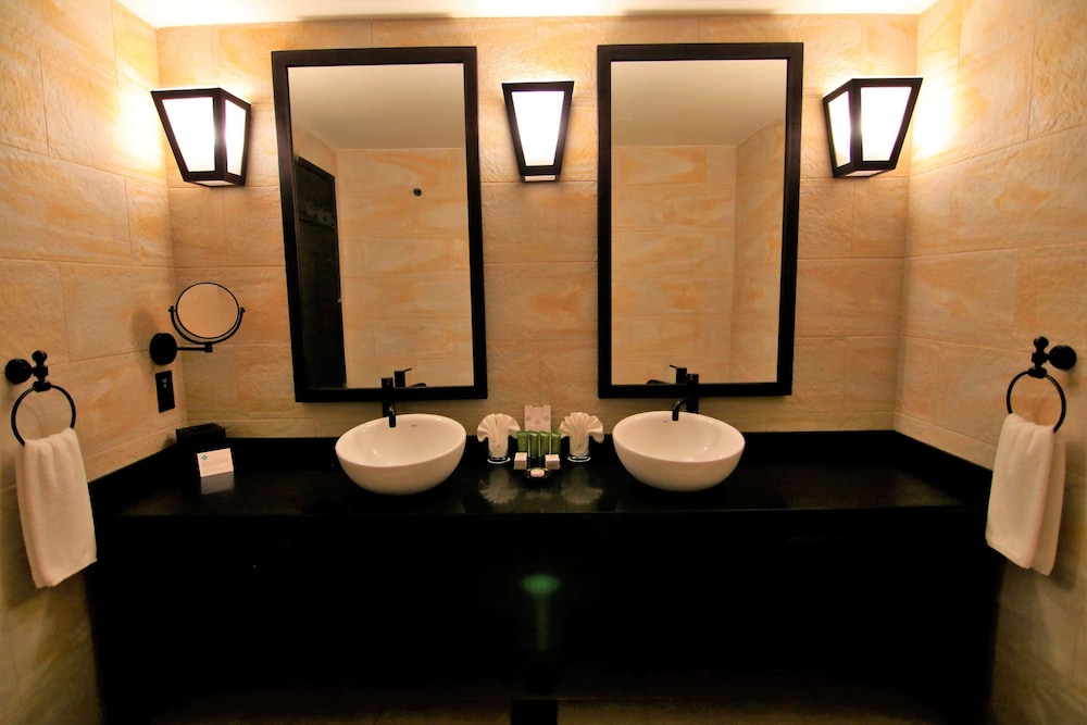 Azimut Hotel Musandam 58/68