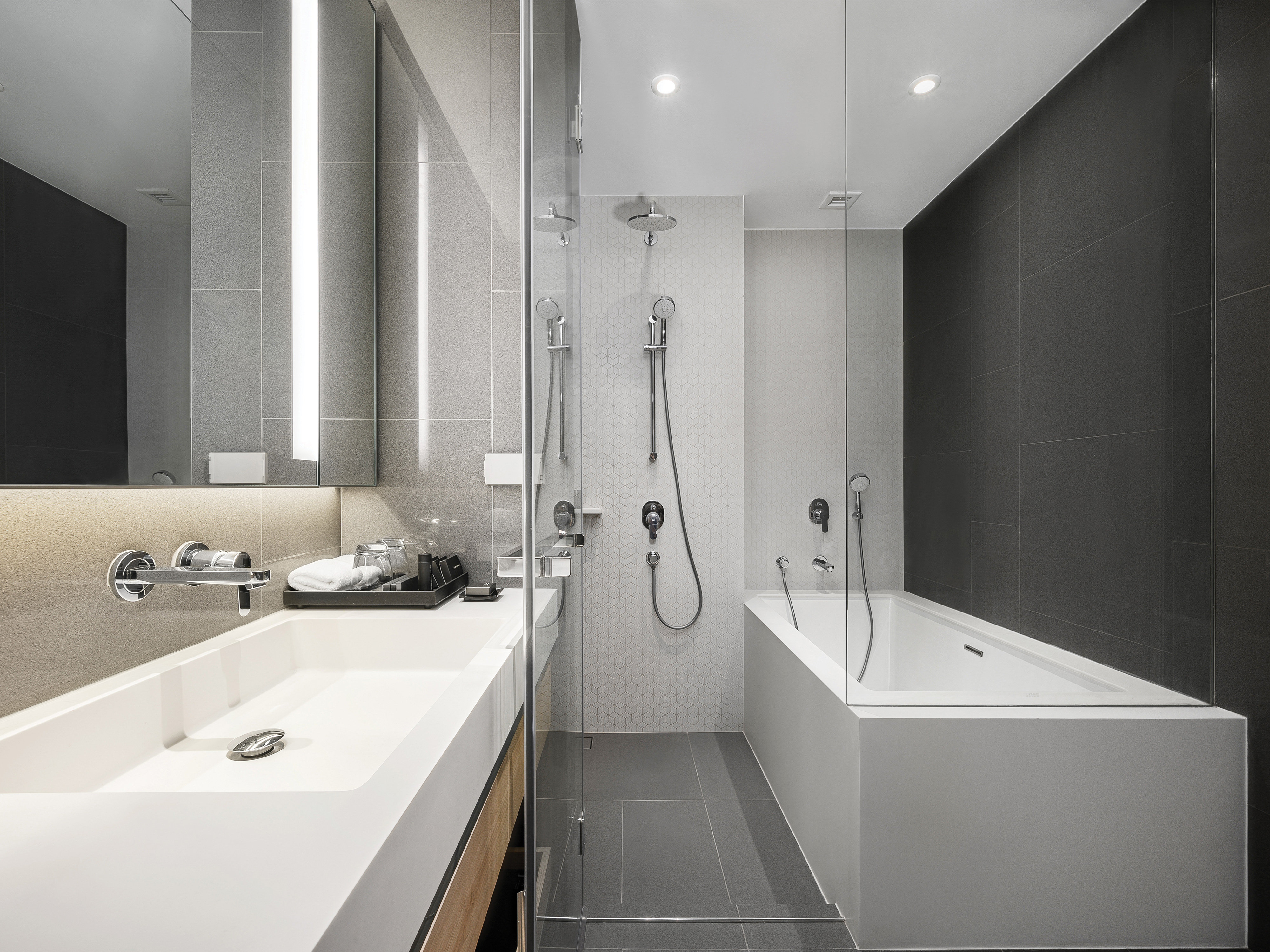 Oakwood Suites Bangkok 39/42