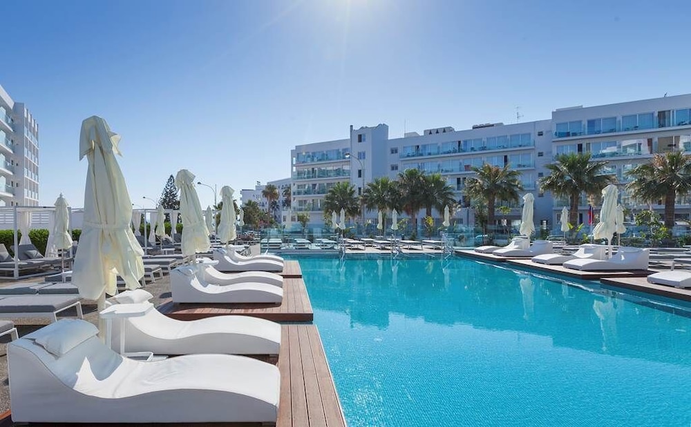 Blue Ivy Hotel And Suites 40/46