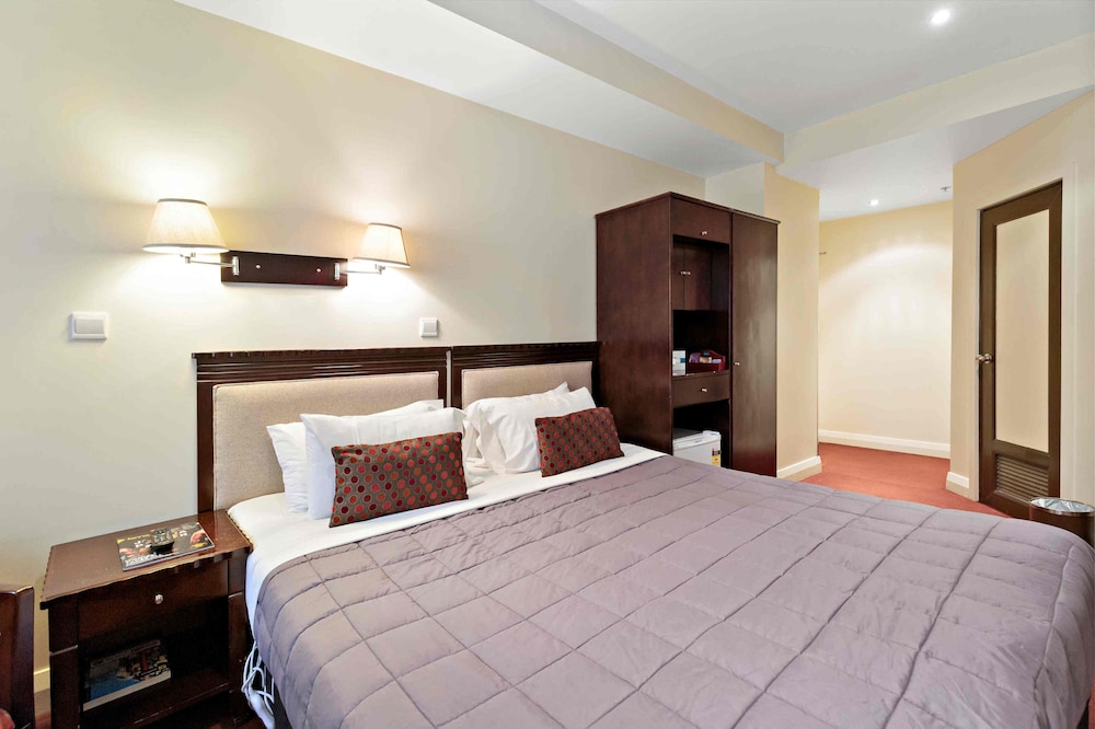 Trinity Hotel 13/50