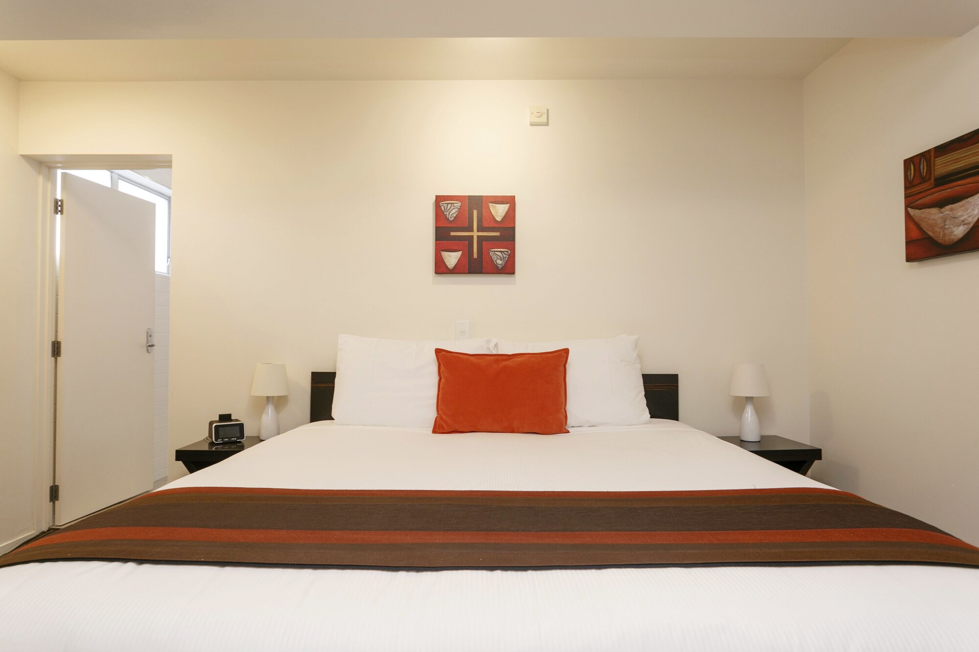 1 Bedroom, Apartment, King Bed, Pool Side, Sofa 2/9