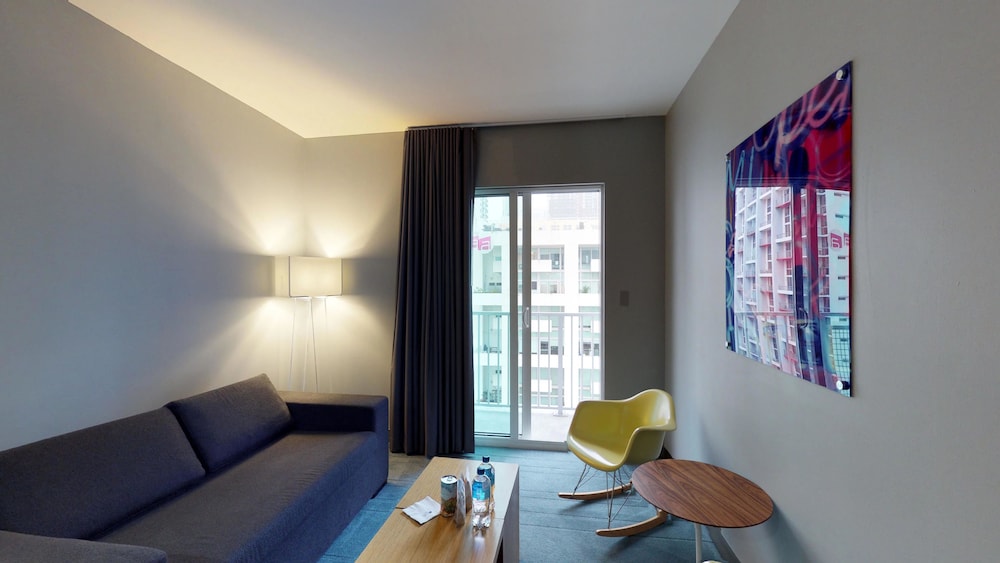 Aloft Miami Brickell 24/49