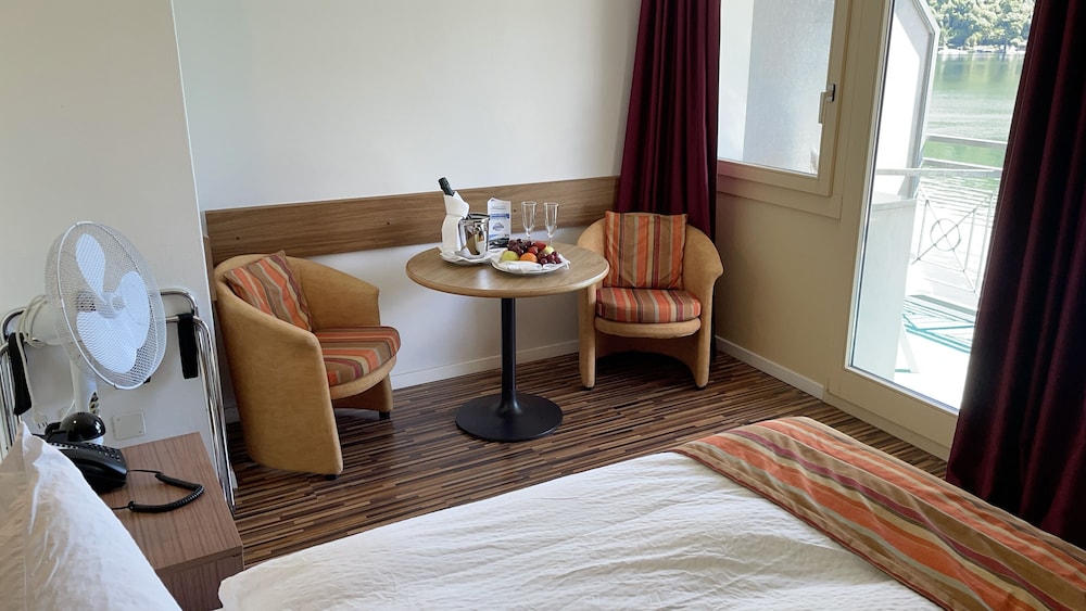 TRESA BAY HOTEL 22/32