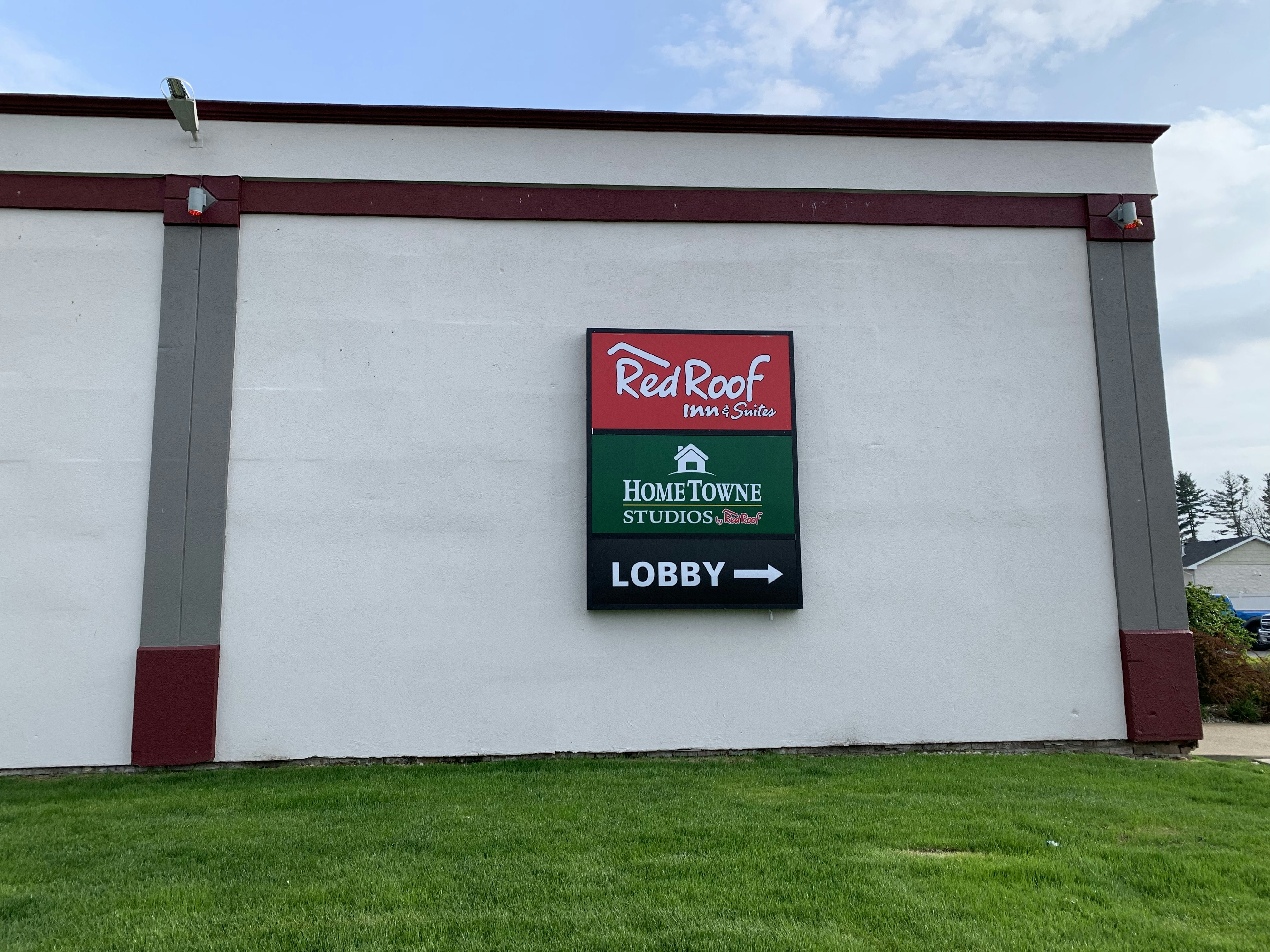 HomeTowne Studios by Red Roof Battle Creek 1/7