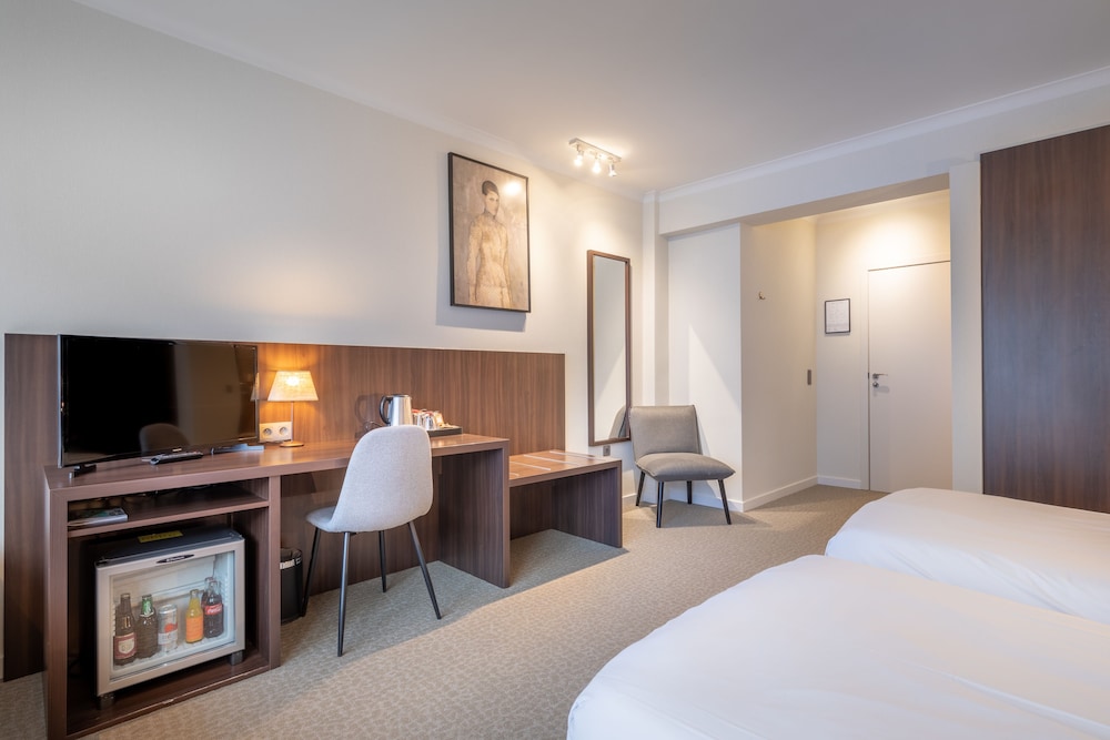 Hotel Carlton 12/53