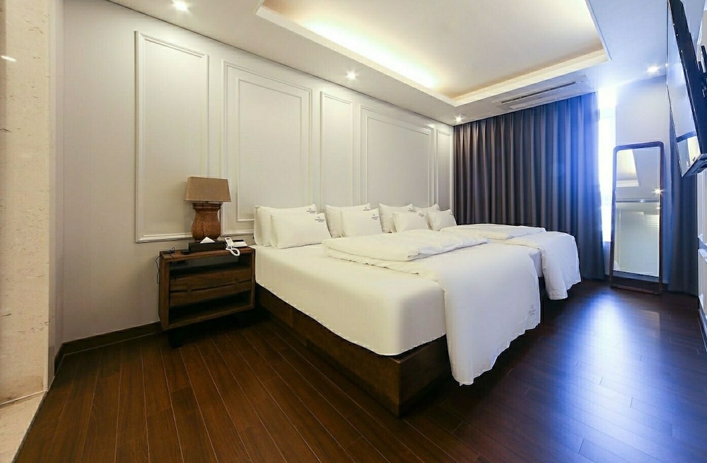 Time Square Hotel 6/25