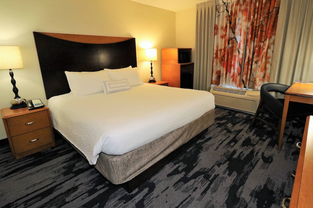 Fairfield Inn Suites San Antonio Downtown Alamo Plaza 14/50