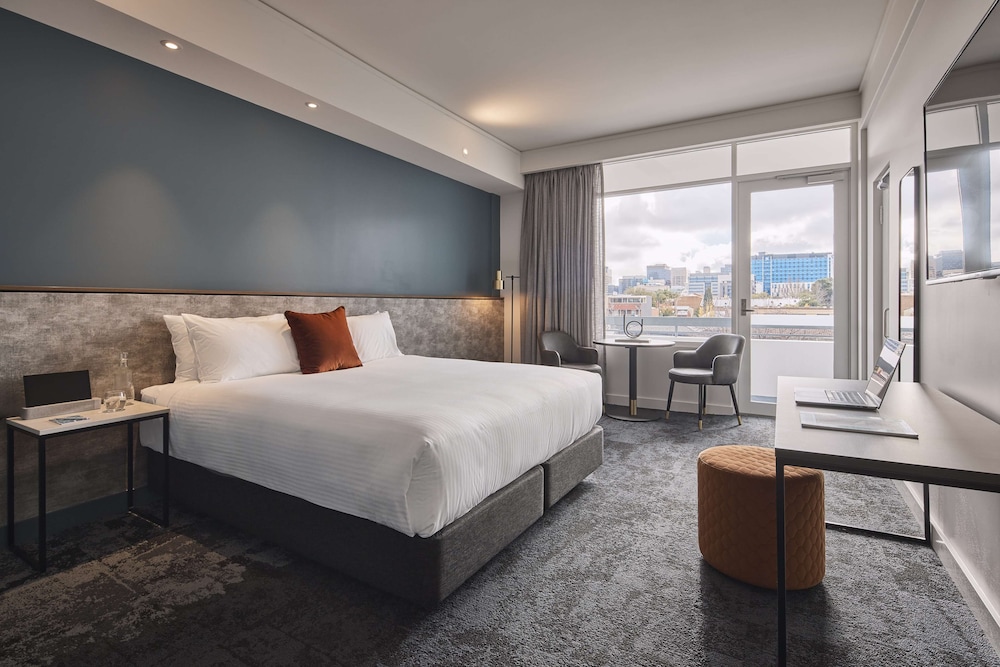 ROOM, KING BED, CITY VIEW