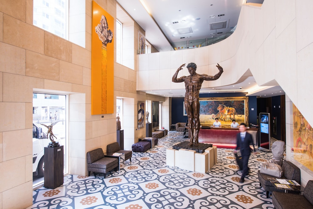 Hotel Leo 6/48