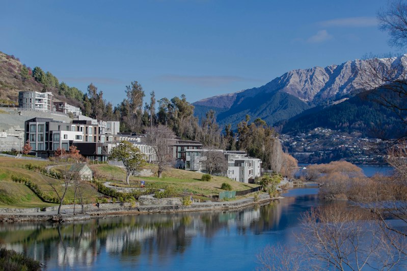 Hilton Queenstown Resort and Spa 85/89