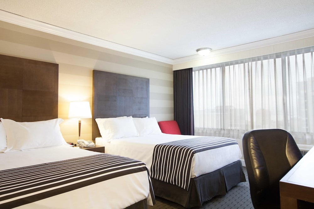 Sandman Hotel Vancouver Downtown 12/40