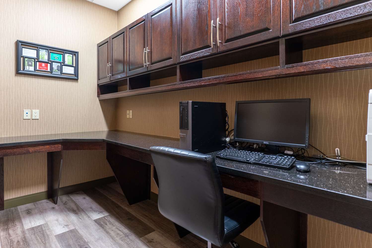 Best Western Plus South Edmonton Inn and Suites 18/32