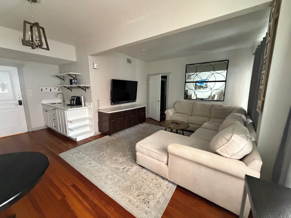 Artisan Downtown 55/80