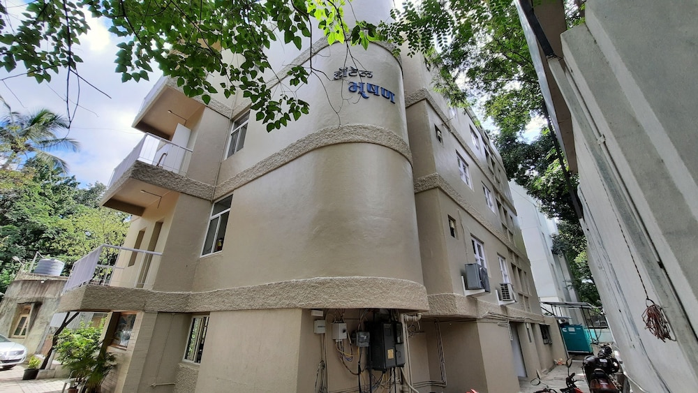 Hotel Bhooshan 2/30