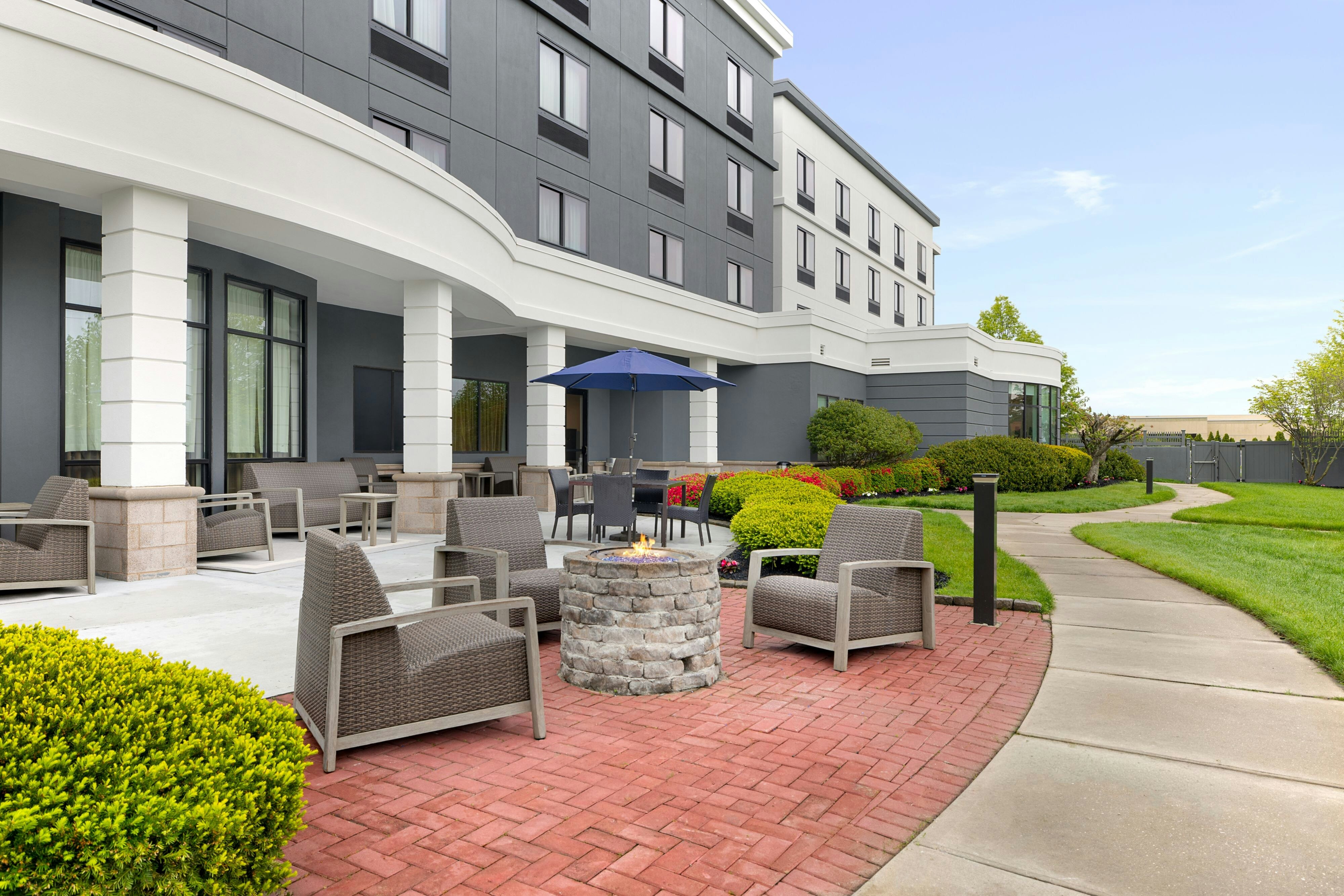 Courtyard By Marriott Republic Aprt Long Island Farmingdale 68/71