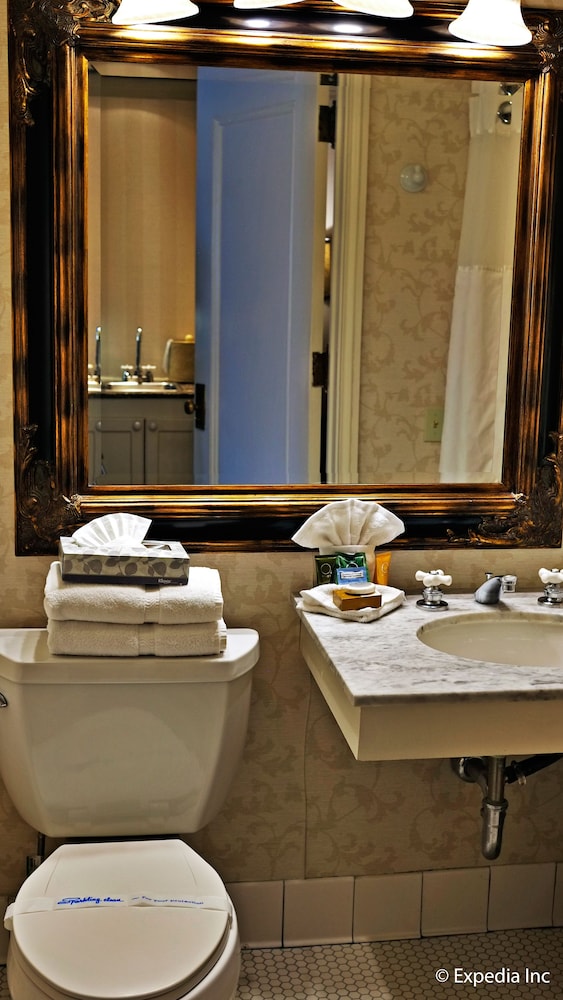Gaslamp Plaza Suites 68/68