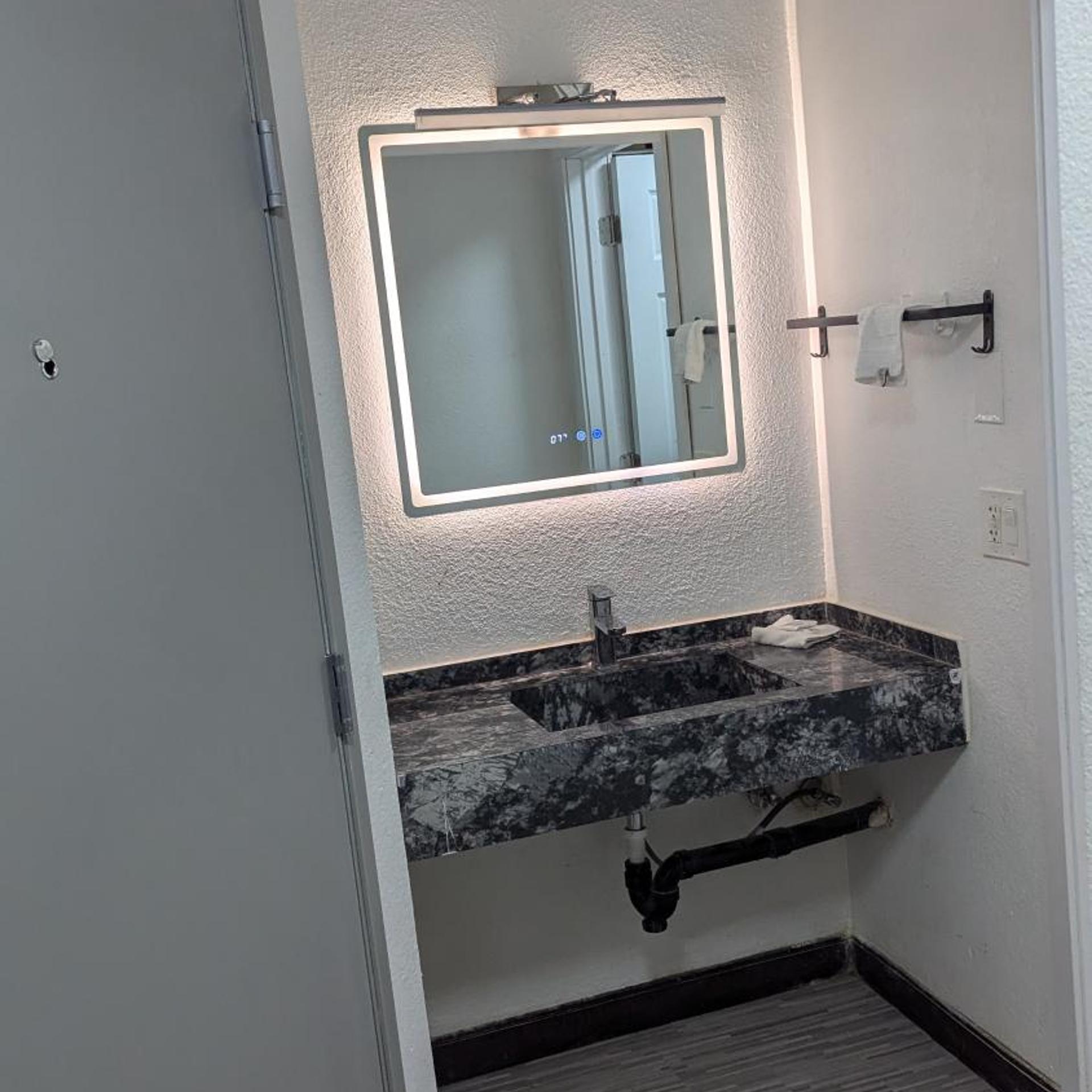 Evergreen Inn Suites Portland 48/48