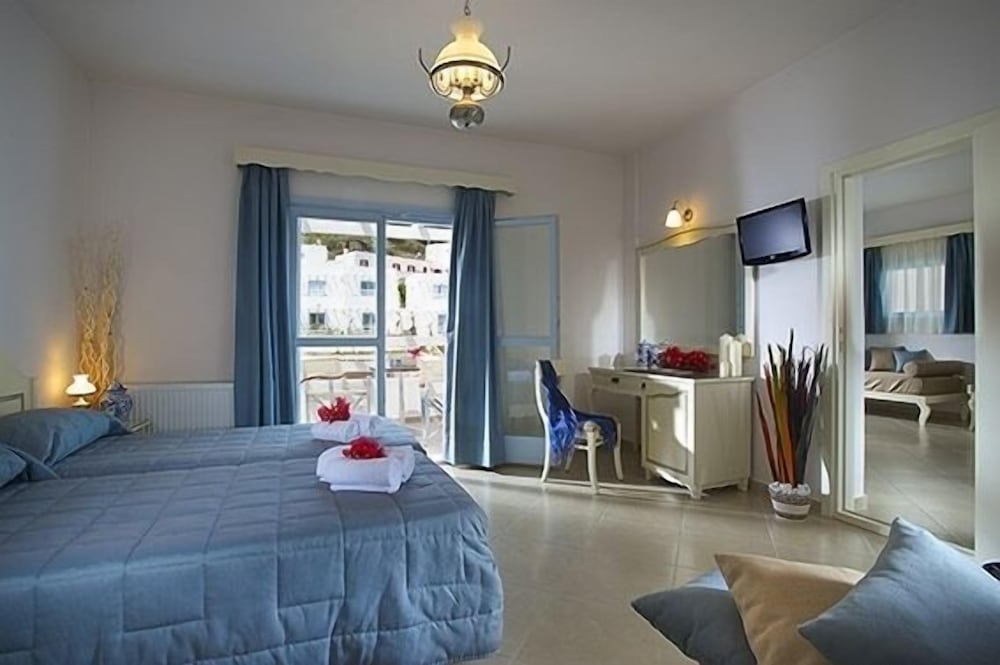 Perigiali Hotel 12/50