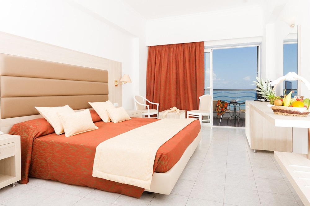 Belair Beach Hotel 13/50